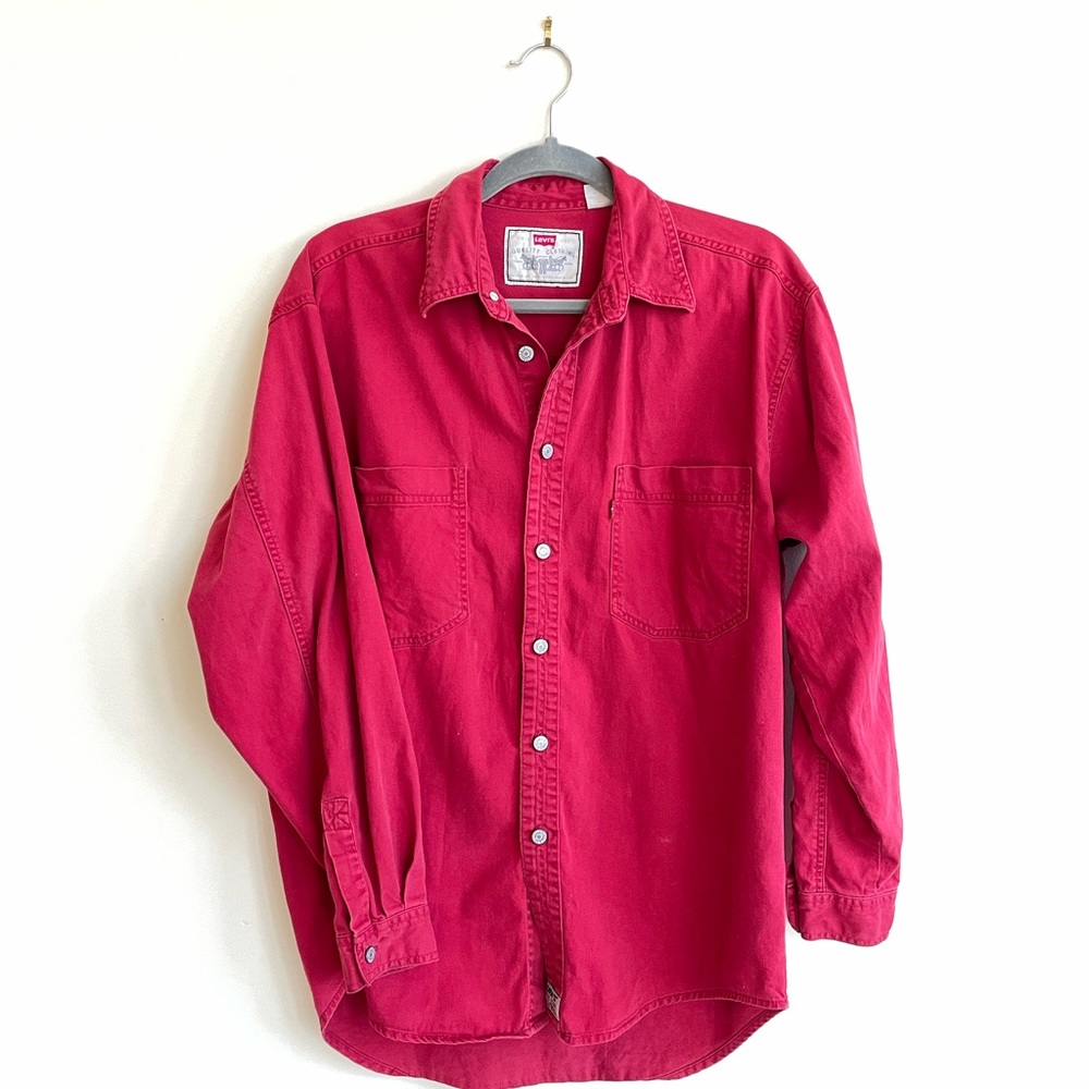 Vintage Levi’s red rage button down shirt. Men’s M.